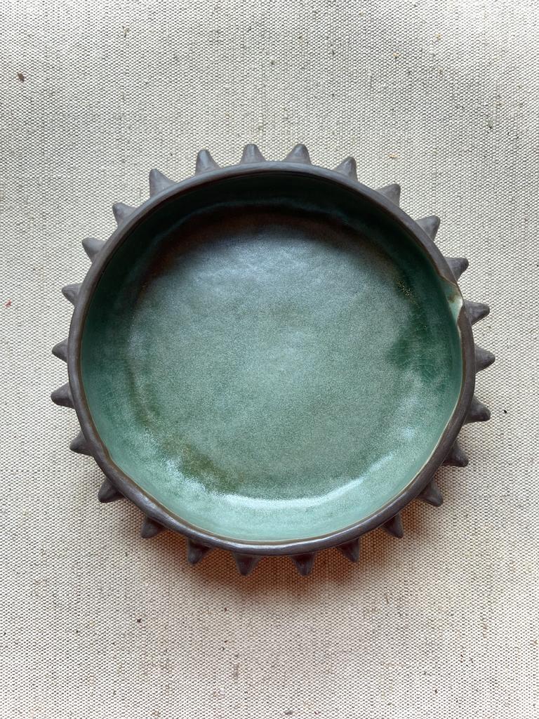 Блюдо с колючками