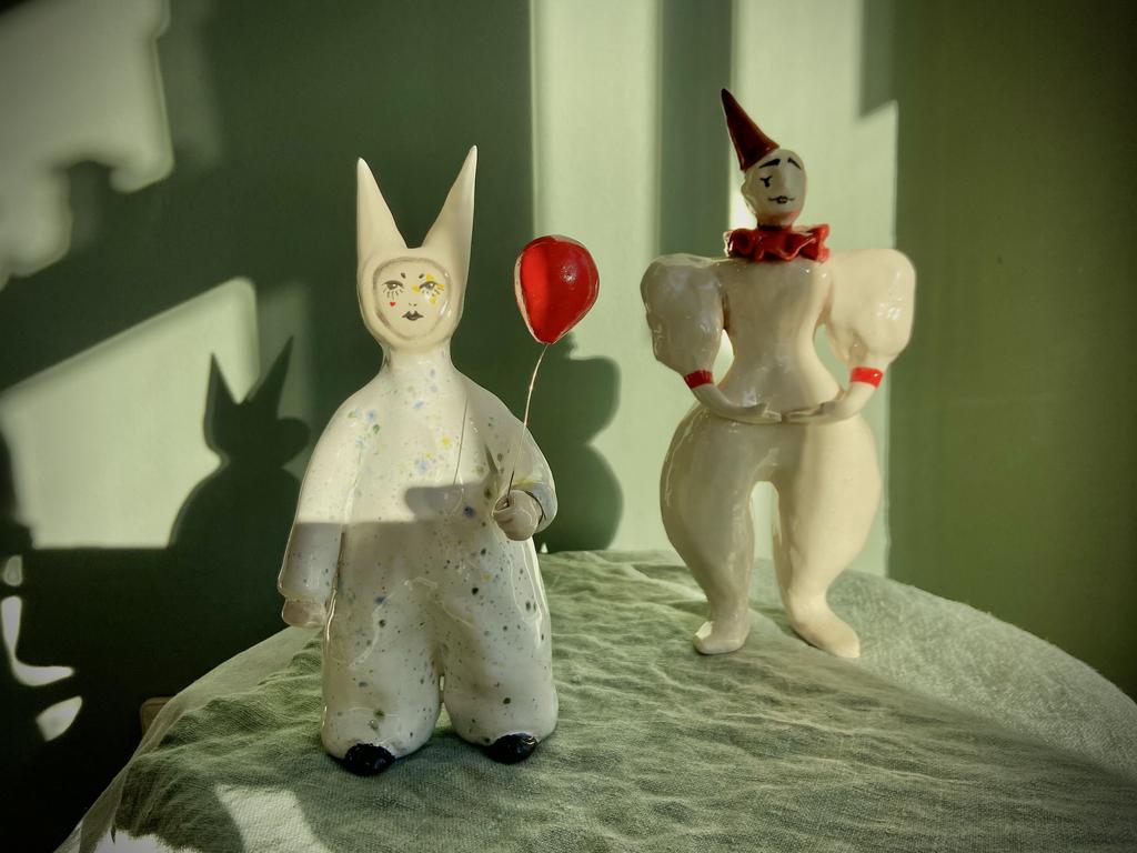 Белые клоуны