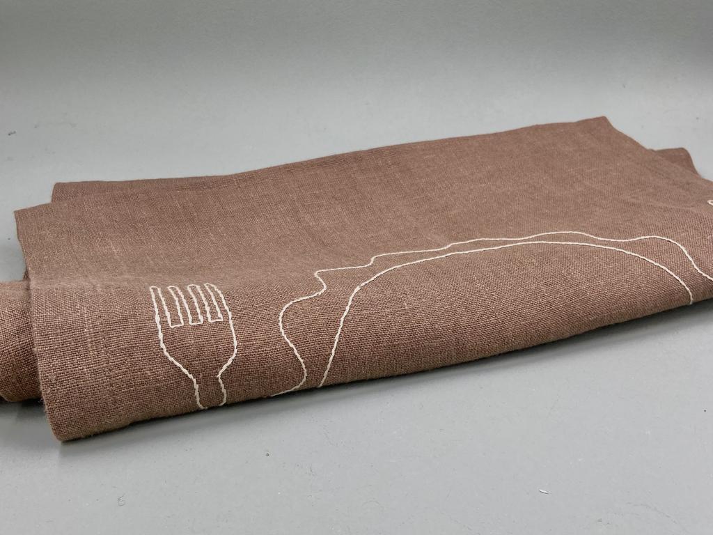 Дорожка льняная с ручной вышивкой Grace кофе