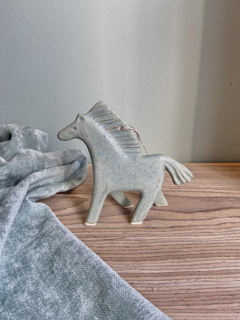 Фигурка коня