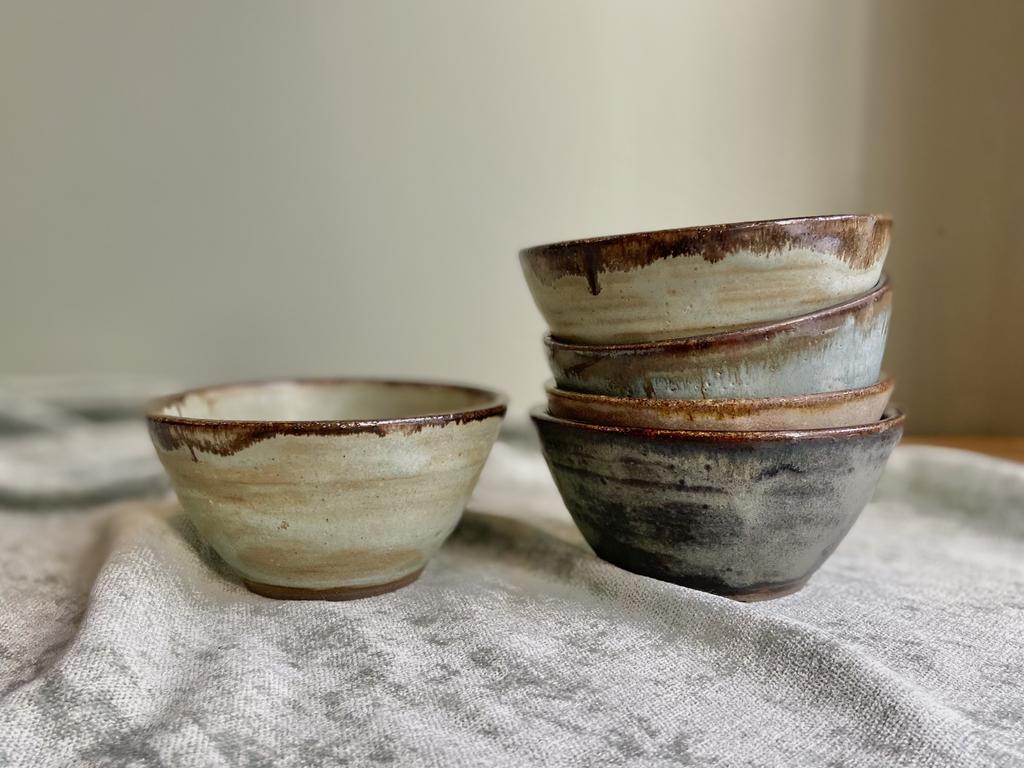 Пиалы из черной глины в матовых глазурях