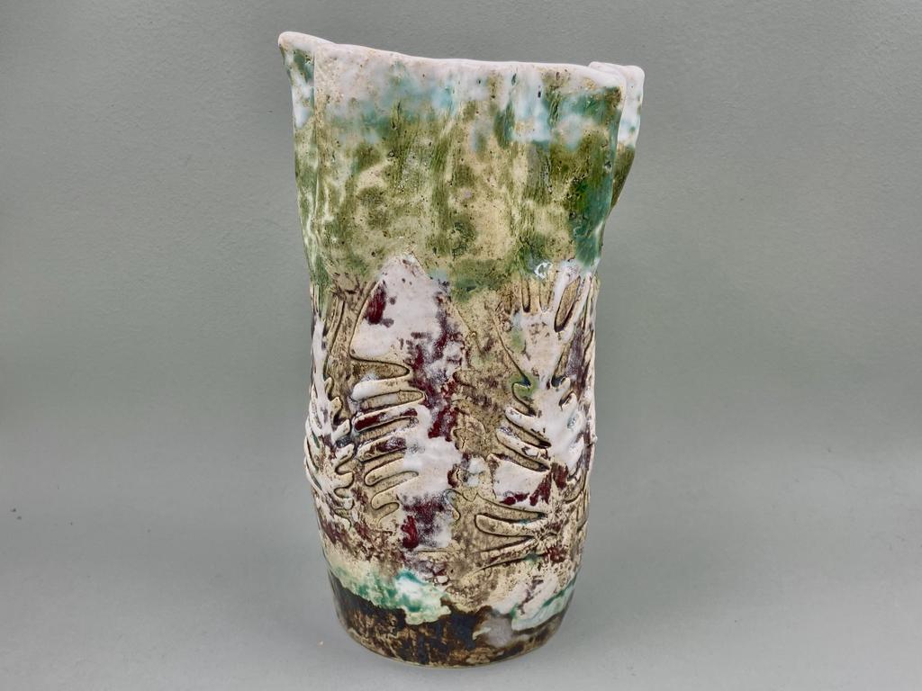 Ваза с рыбными косточками