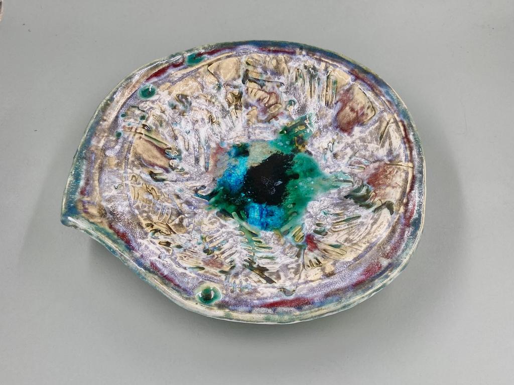 Блюдо с рыбными косточками