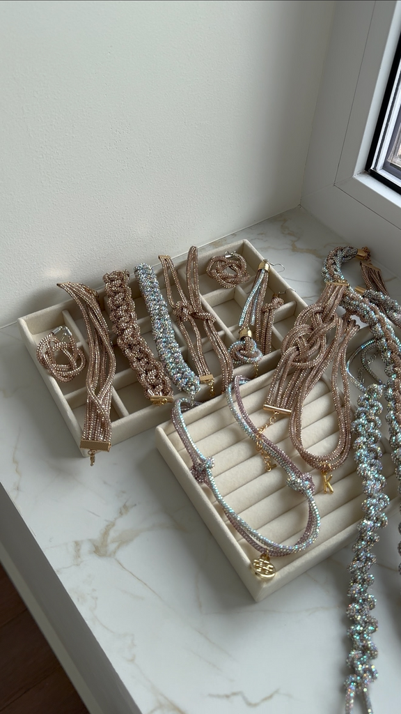 Видео МК "Украшения из стразового шнура"