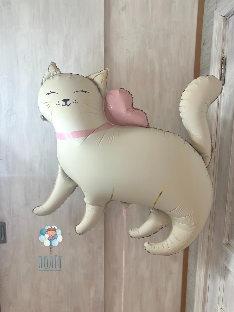 Шар большая белая кошка