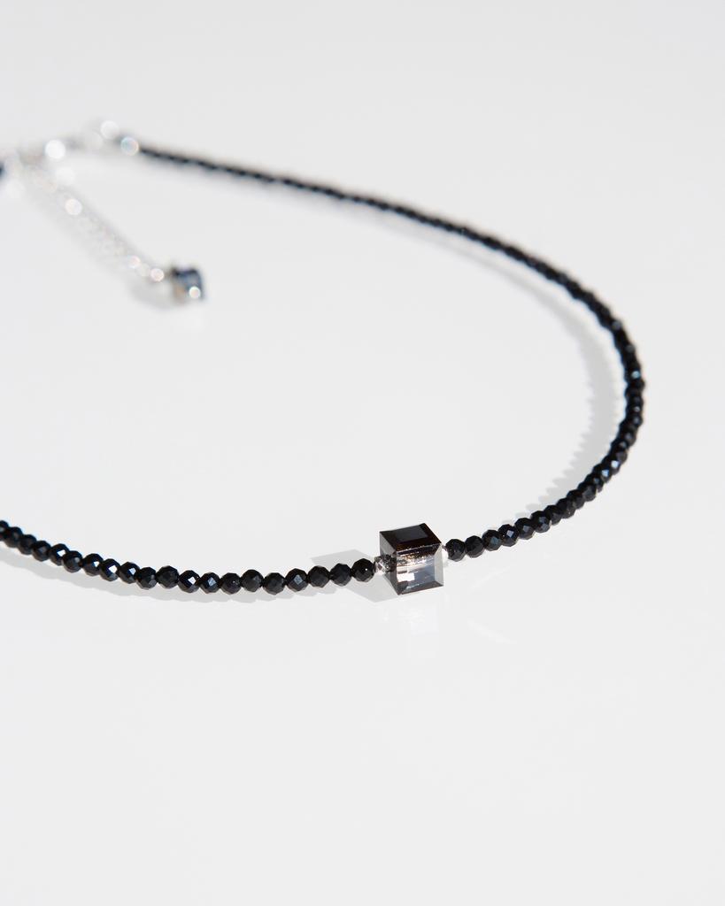 Колье из черного агата и кристалла Swarovski «СУМЕРКИ»