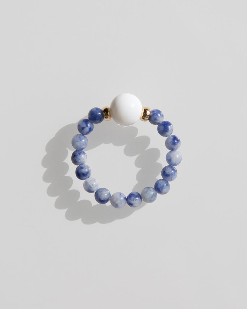 Кольцо из содалита и ракушки Тридакна «ШЁПОТ ОКЕАНА»