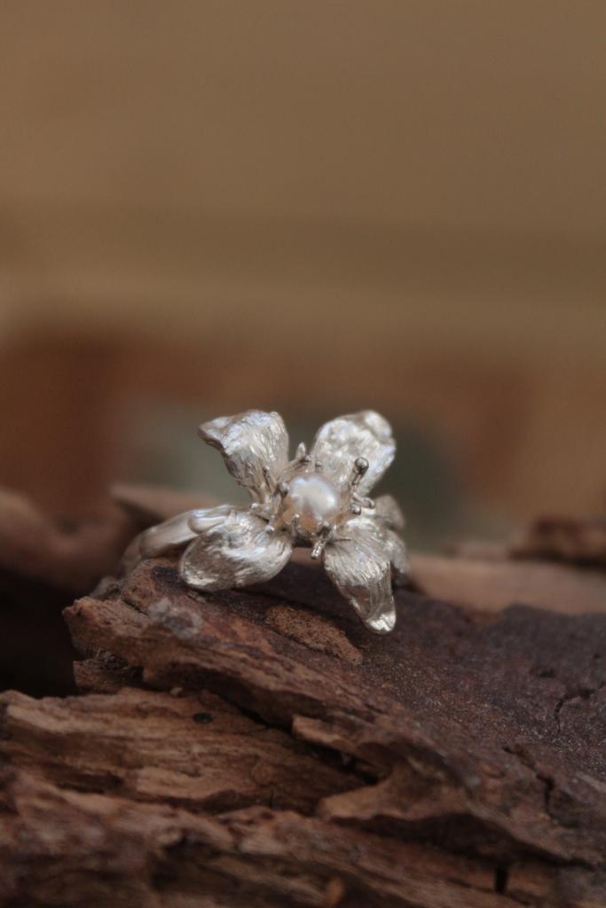 Кольцо Цветок с жемчугом