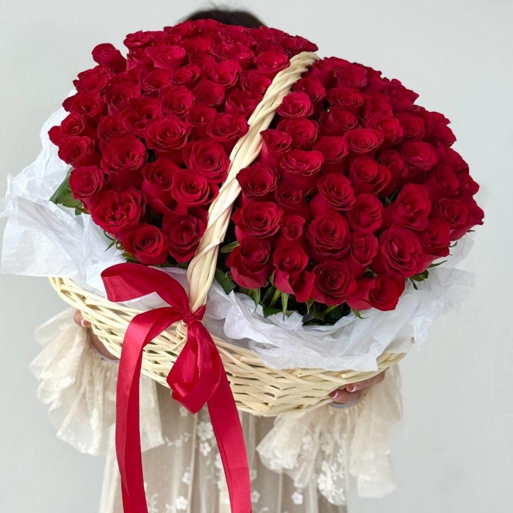 101 Роза Кения в корзине