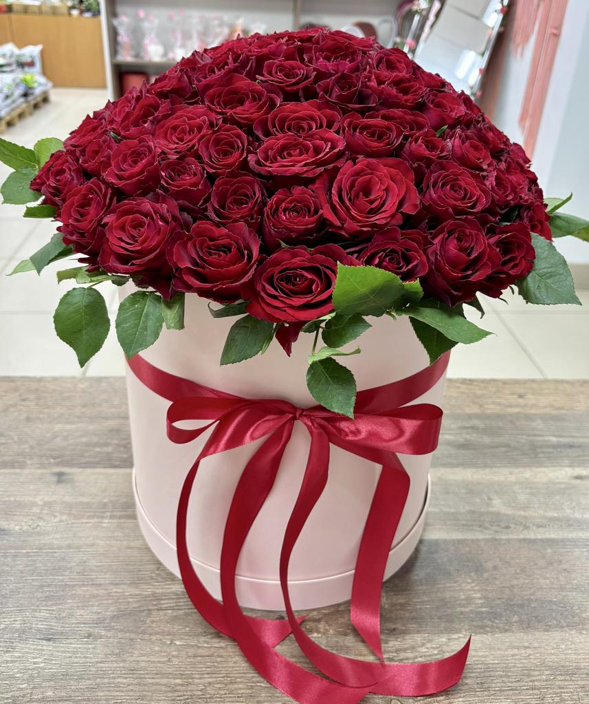 101 Роза Кения красная в шляпной коробке