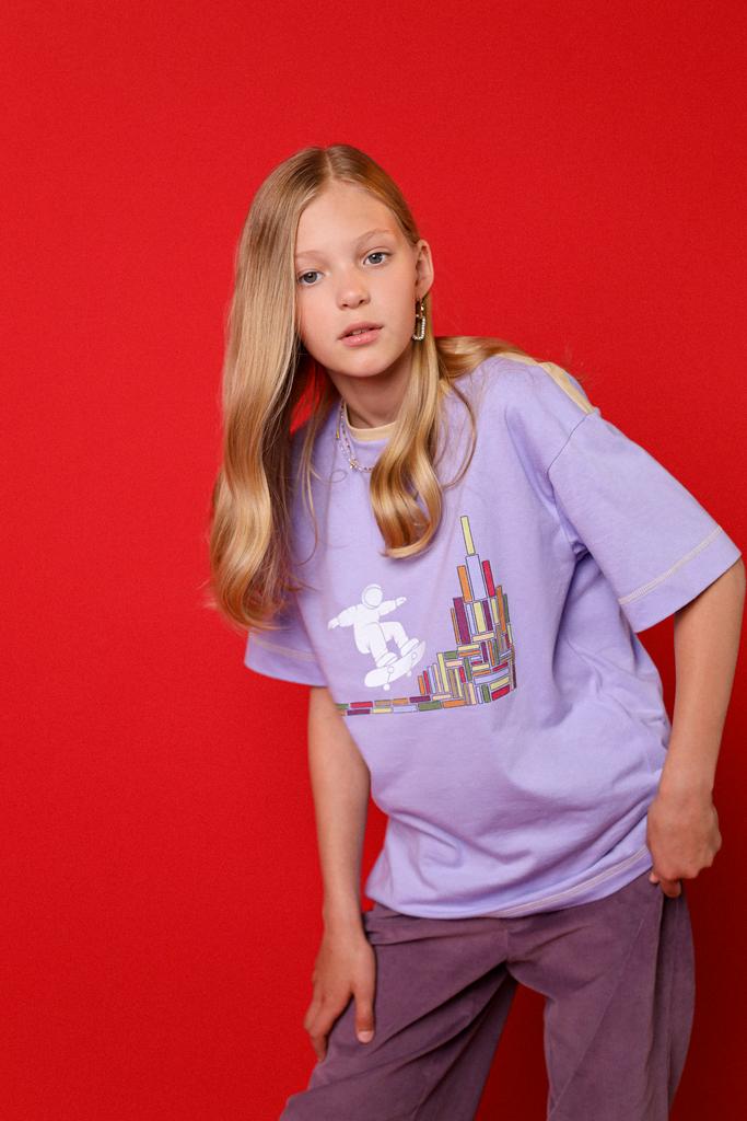 Футболка оверсайз "Astronaut skating MSU", сиреневая