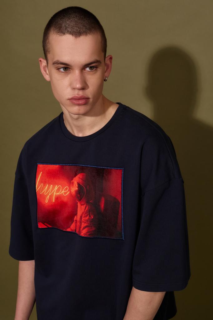 Футболка adult size  "Astronaut Hype" в темно-синем цвете