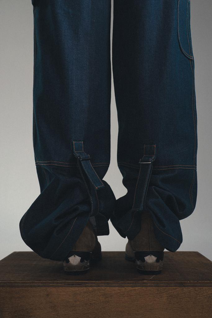 Фактурные джинсы с вязаными вставками на поясе, синие