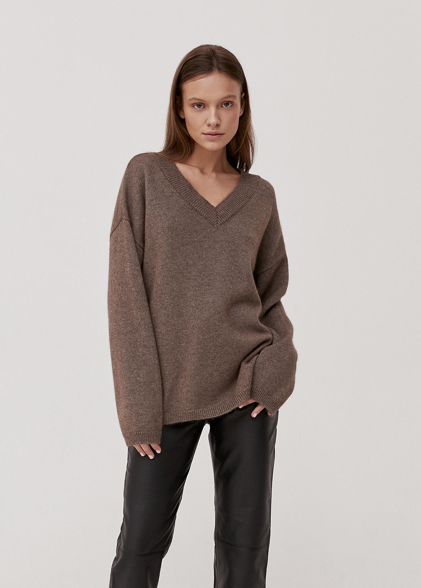 Cashmere > Extremely soft cashmere V-neck oversized jumper