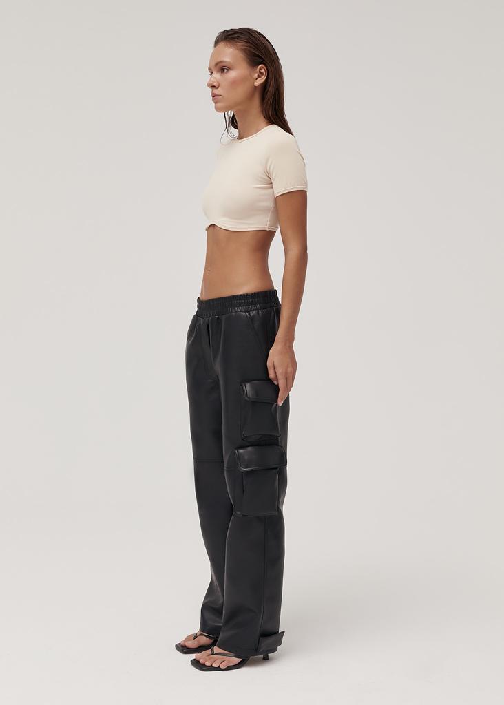 Брюки карго с карманами из искусственной кожи