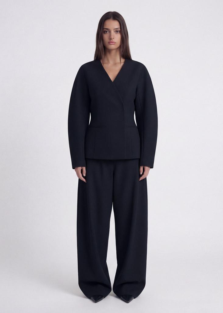 Двубортный приталенный  жакет