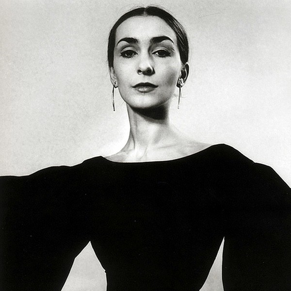 НА КОНЧИКАХ ПАЛЬЦЕВ. ПИНА БАУШ - ХОРЕОГРАФ В ЧЕРНЫХ МУЖСКИХ БОТИНКАХ 17/06/18