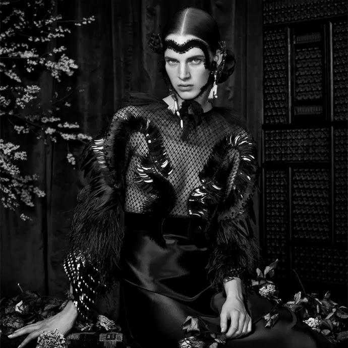 HAUTE COUTURE. ЛЮДИ В ЧЕРНОМ: ВЕЧНОЕ ОБАЯНИЕ ГОТИКИ 4/11/23