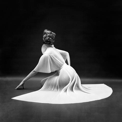 HAUTE COUTURE С ИЛЕКТРОЙ КАНЕСТРИ. ТАНЦУЮЩИЙ В ОБЛАКАХ: БЕЛЫЙ ЦВЕТ В СЕЗОНЕ 2026  21/04/26