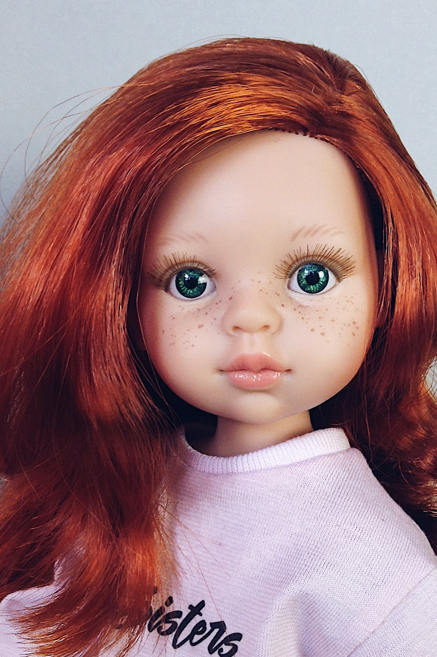 Кукла Кристи Paola Reina 14777 рыжая в фирменном свитшоте