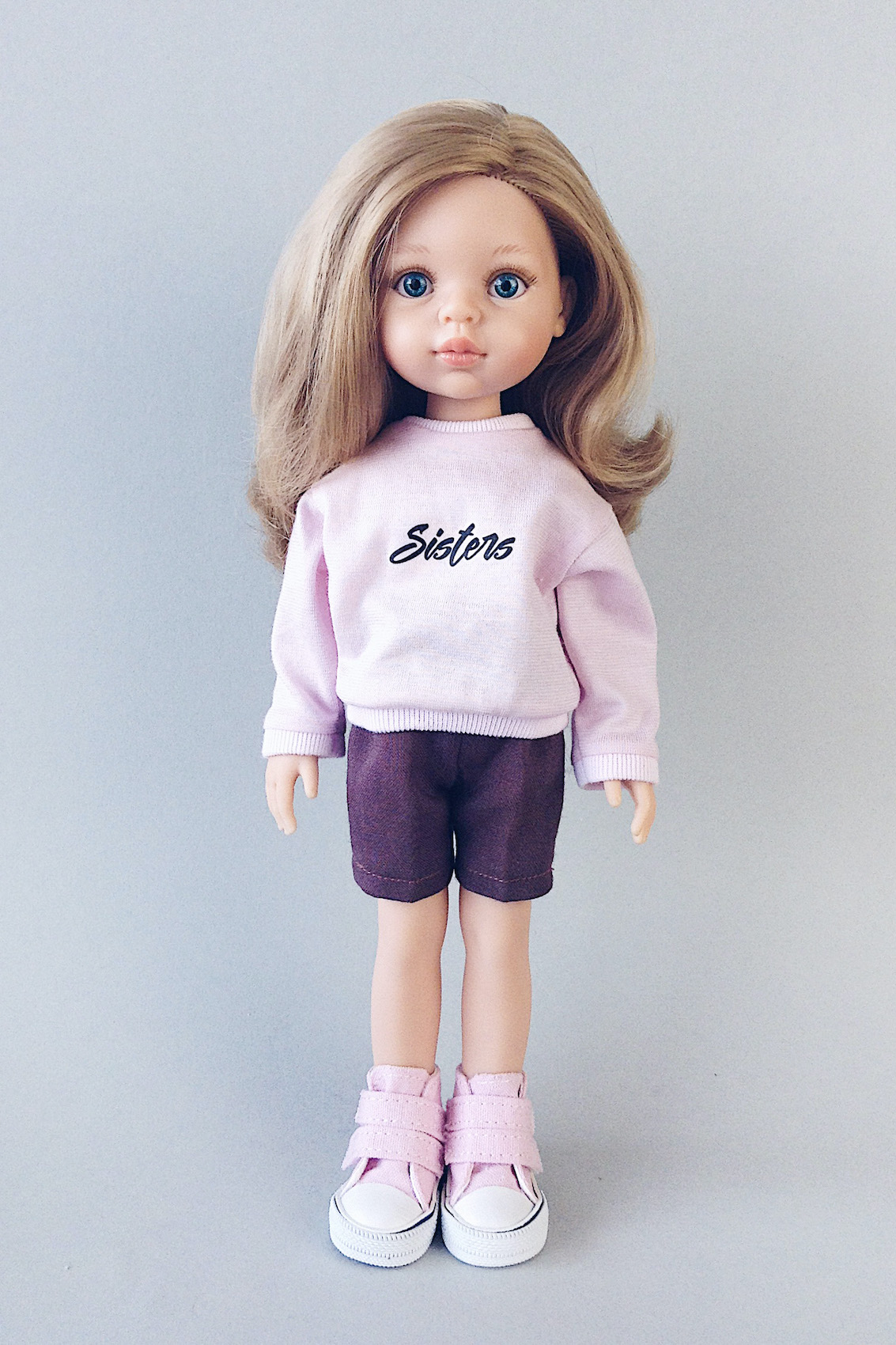 кукла Карла Paola Reina в фирменном свитшоте