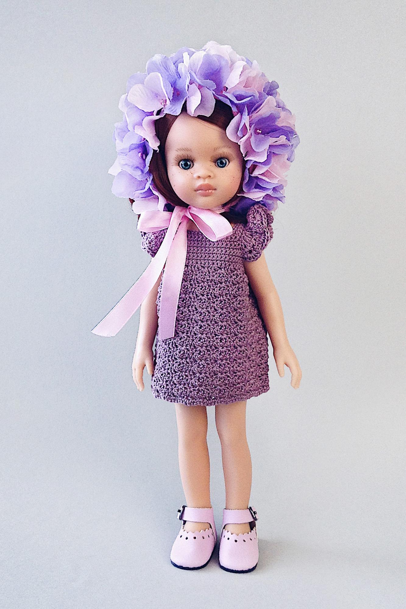 Кукла Алиса 14826 Паола Рейна в платье и цветочной шапочке