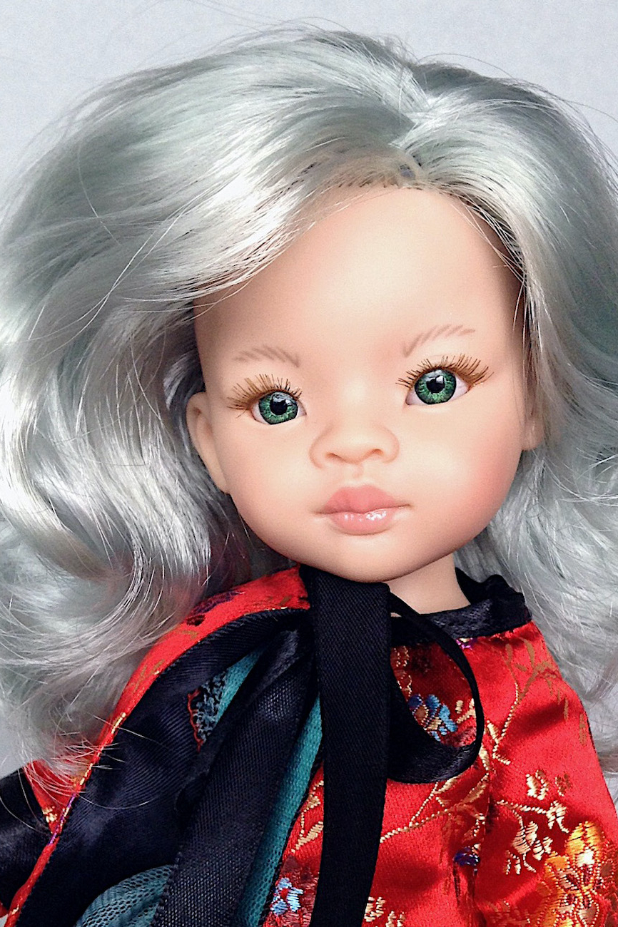 Кукла Лиу 13204 в платье и кафтане из парчи