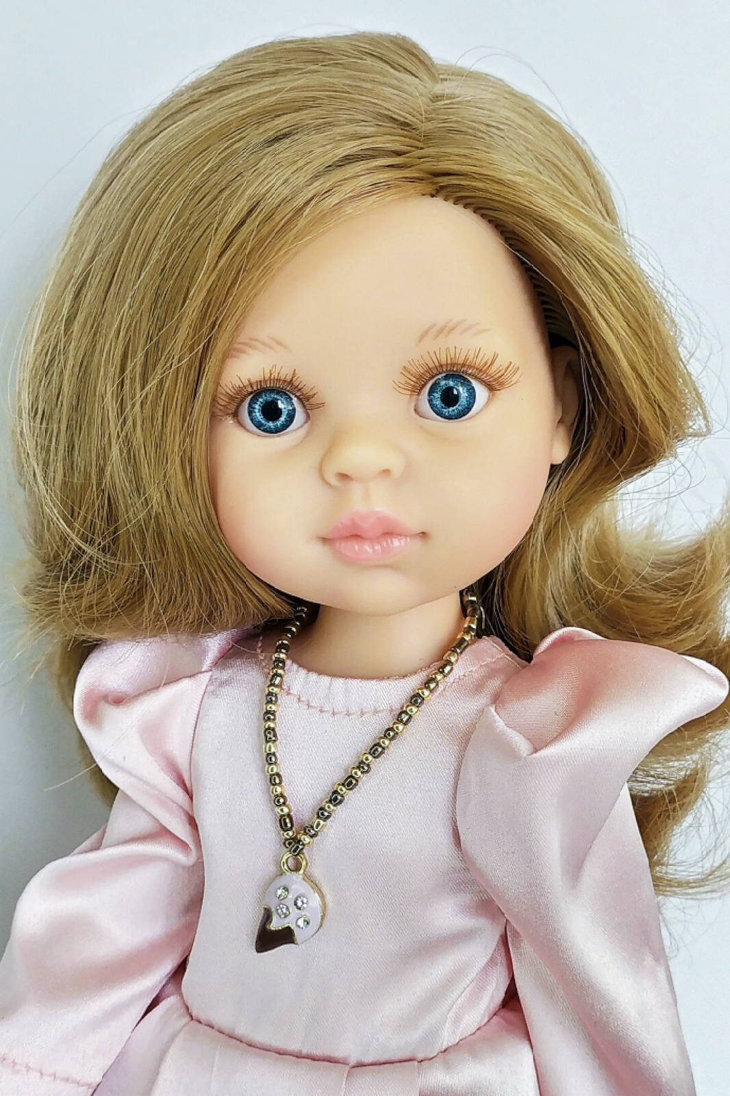 Кукла Карла в нарядном платье