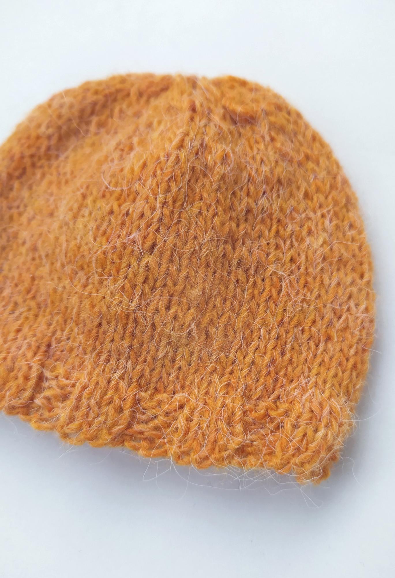 Шапка вязаная оранжевая