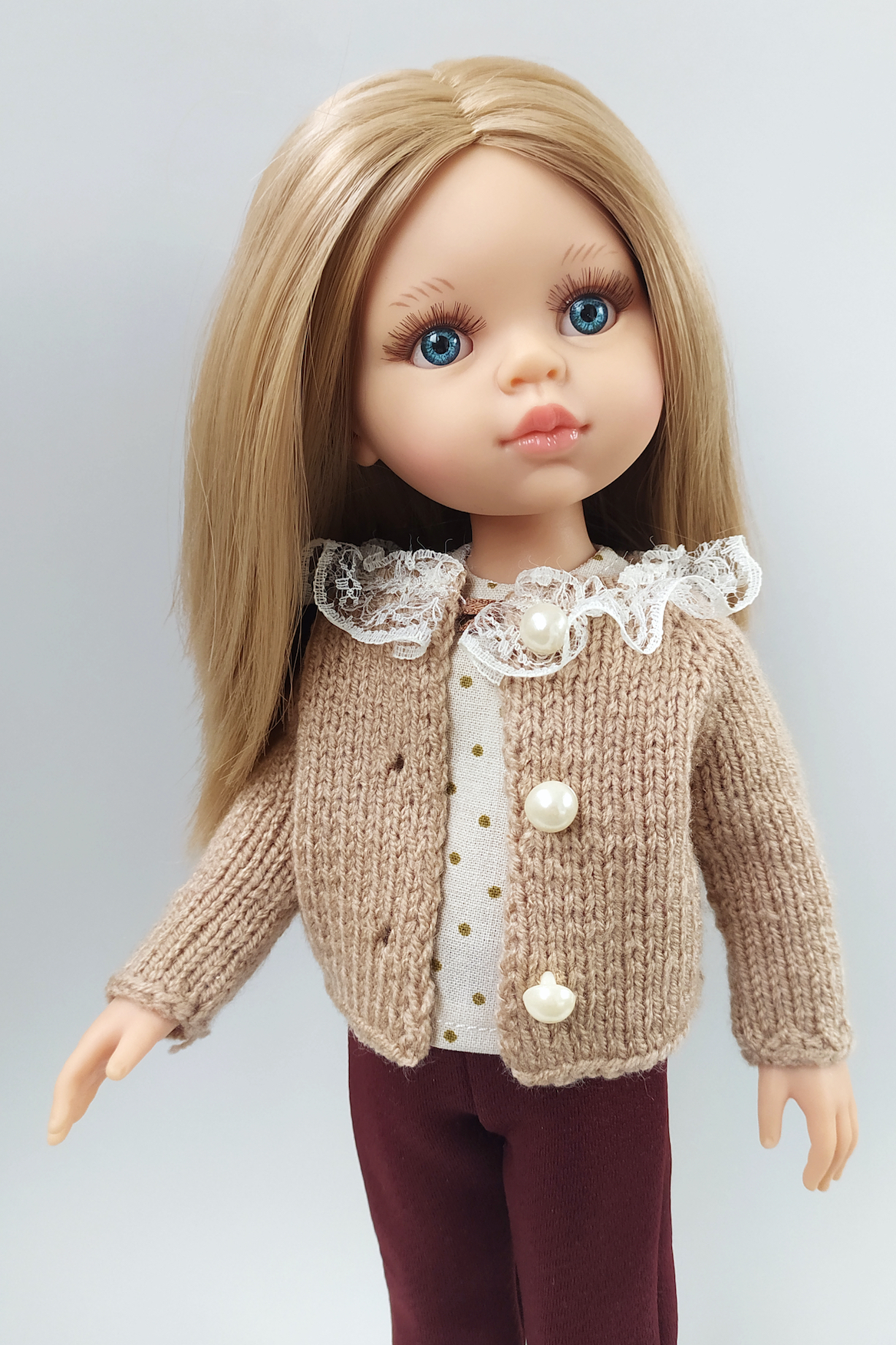 кукла Карла Paola Reina 14506 в вязаной кофточке