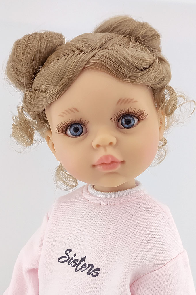 Кукла Валерия Паола Рейна в фирменном свитшоте