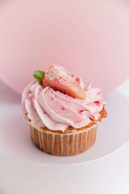 Малиновый капкейк