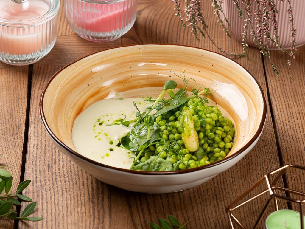 зеленый птитим с креветками в шпинатной пасте с соусом пармезан