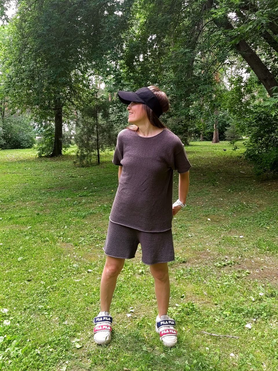 Костюм: футболка и шорты База