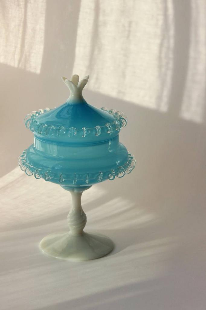 Опаловая бонбоньерка