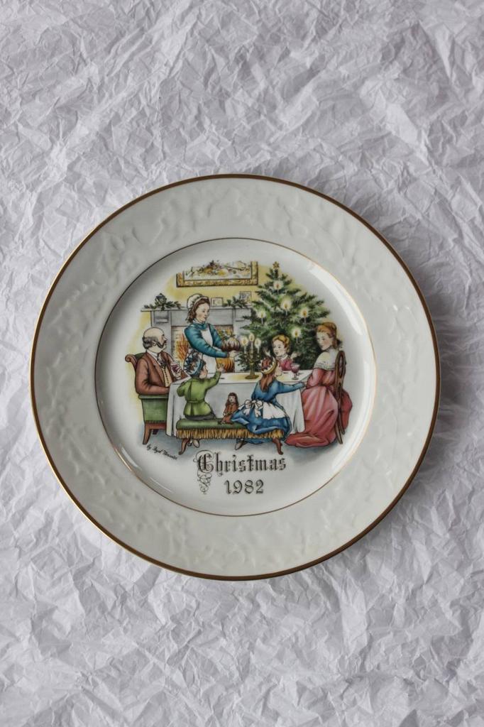 Рождественская тарелка 1982 Royal Worcester