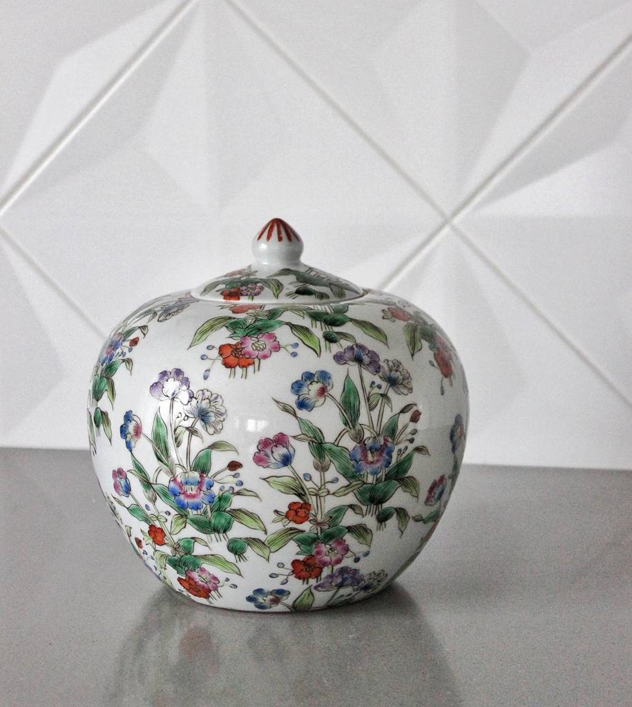 Китайская банка с ручной росписью