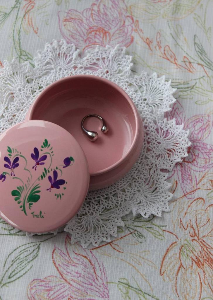 Шкатулка с ручной росписью