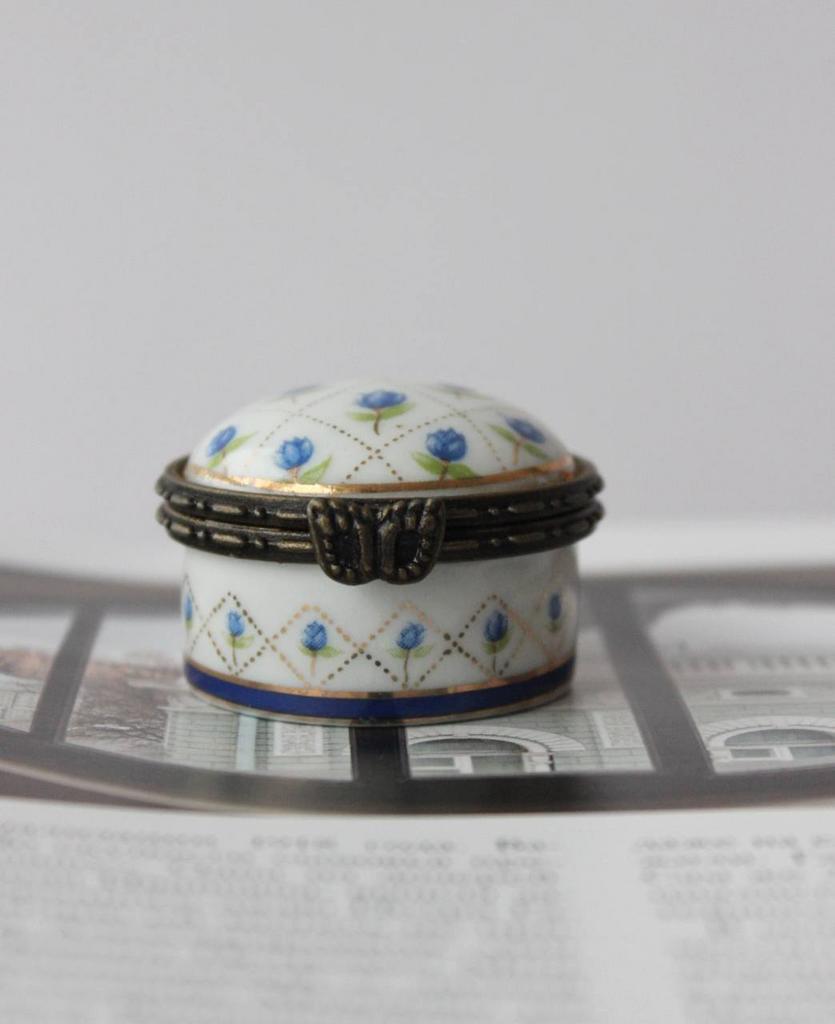 Фарфоровая таблетница