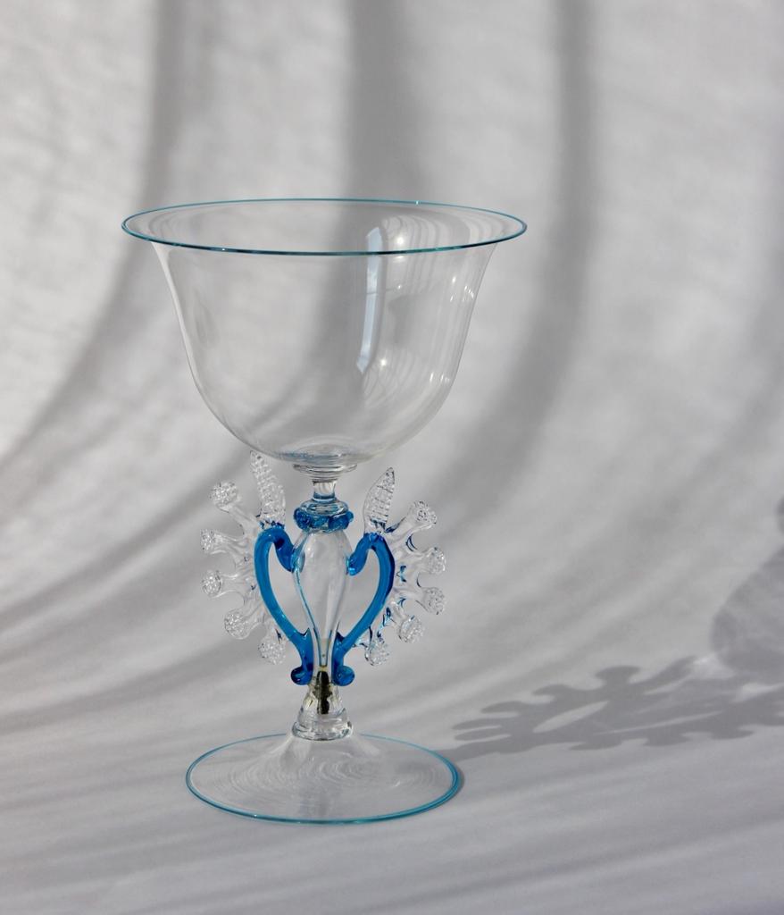 Венецианский бокал на фигурной ножке