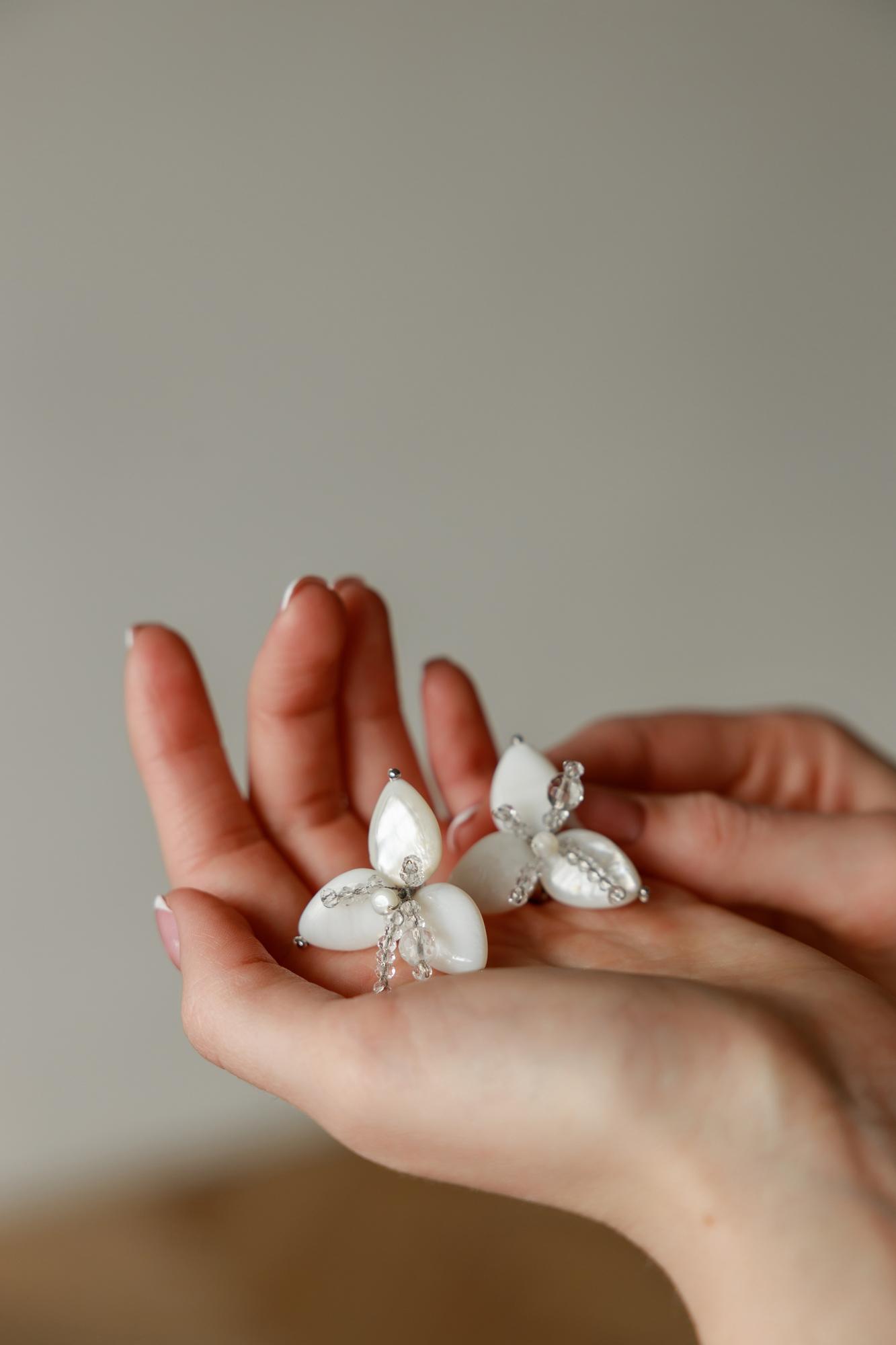 Перламутровый цветок