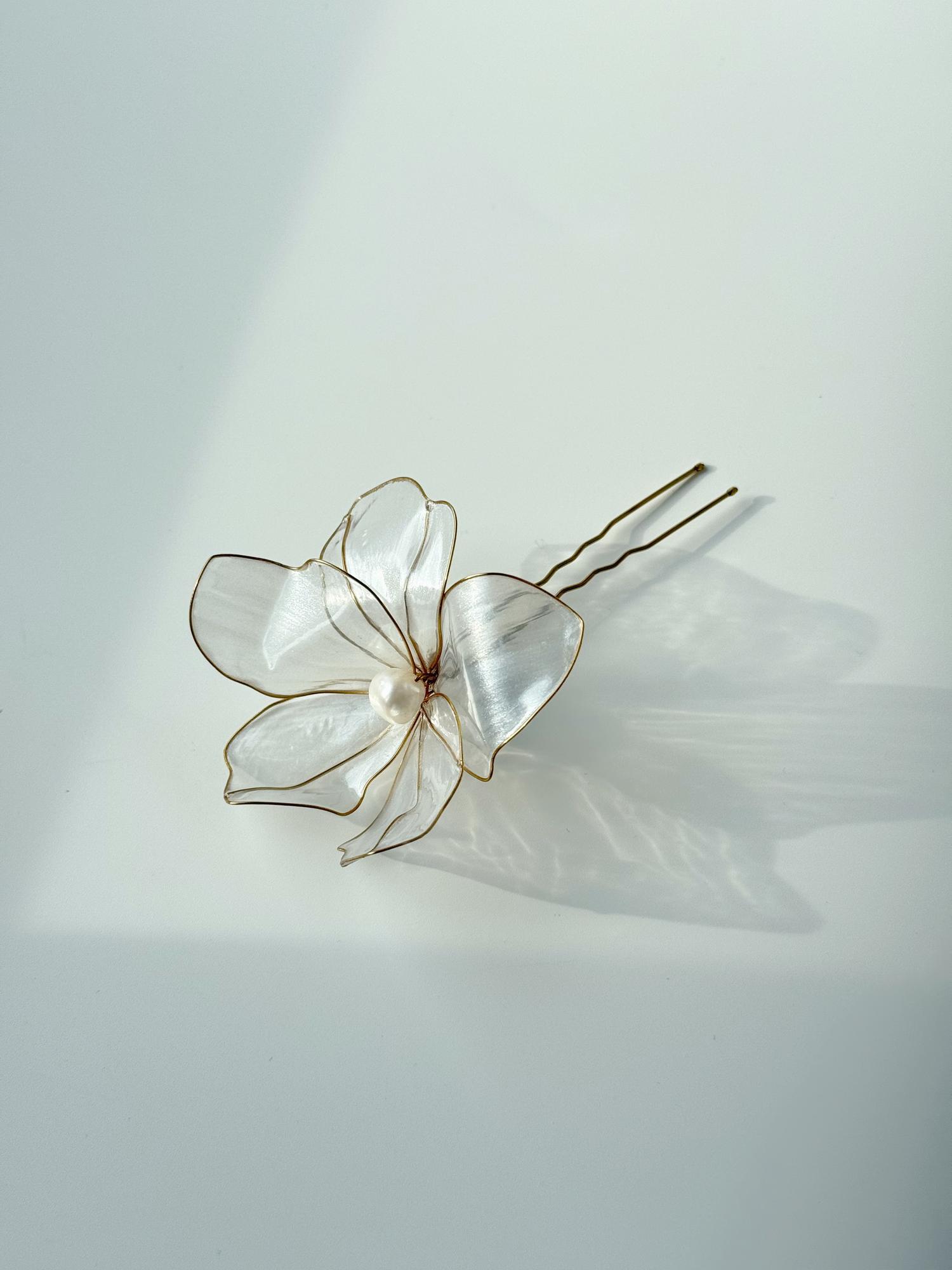 Fantasy flower hairpin