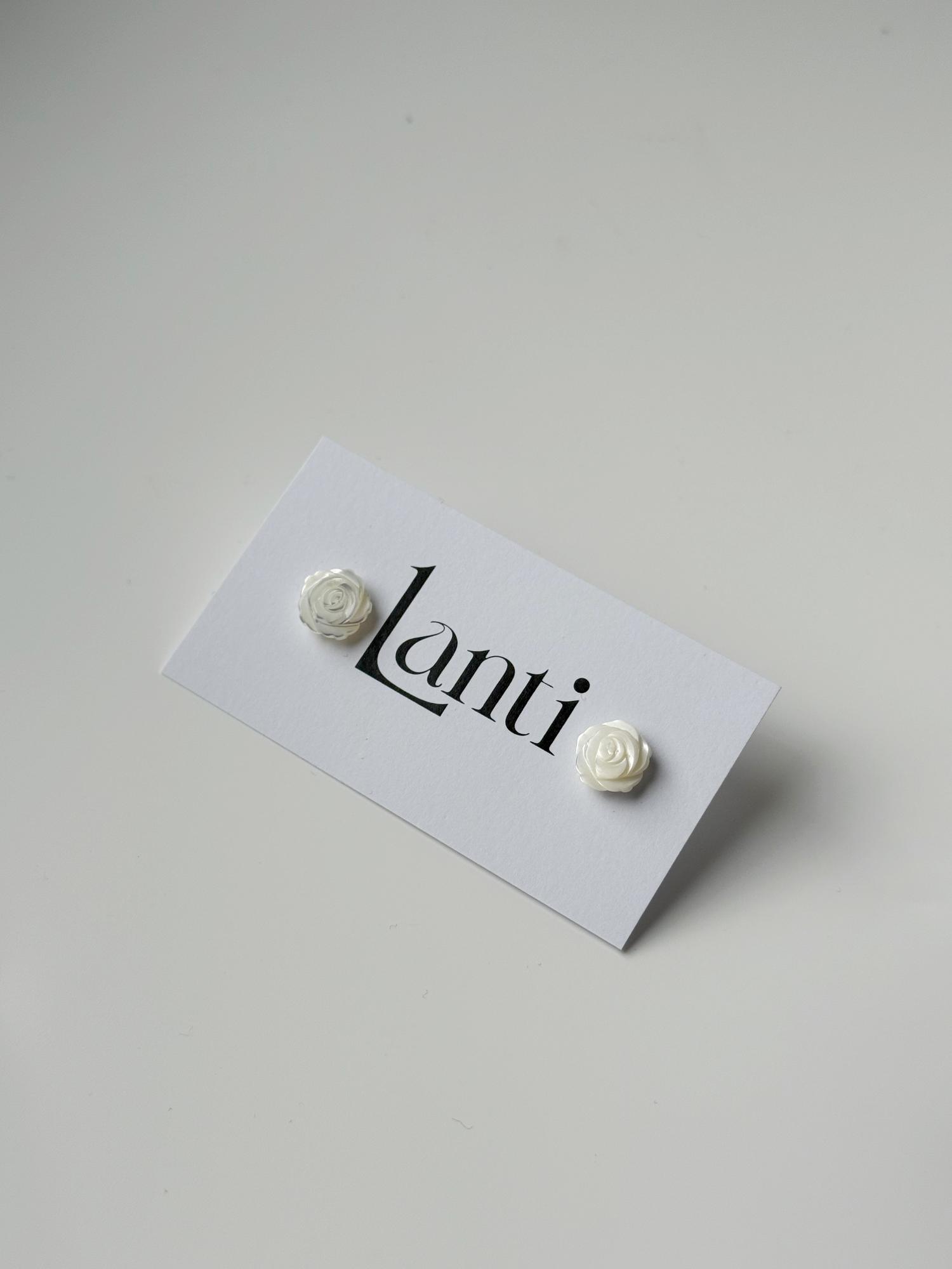 Перламутровые пуссеты