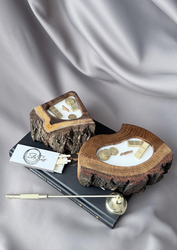 Денежная свеча в спиле дерева