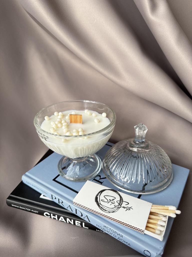 Свеча в стеклянной шкатулке