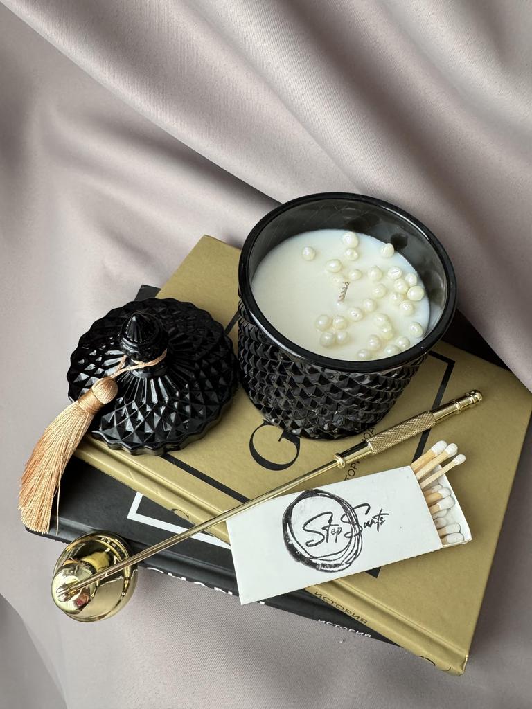 Свеча в шкатулке с кисточкой