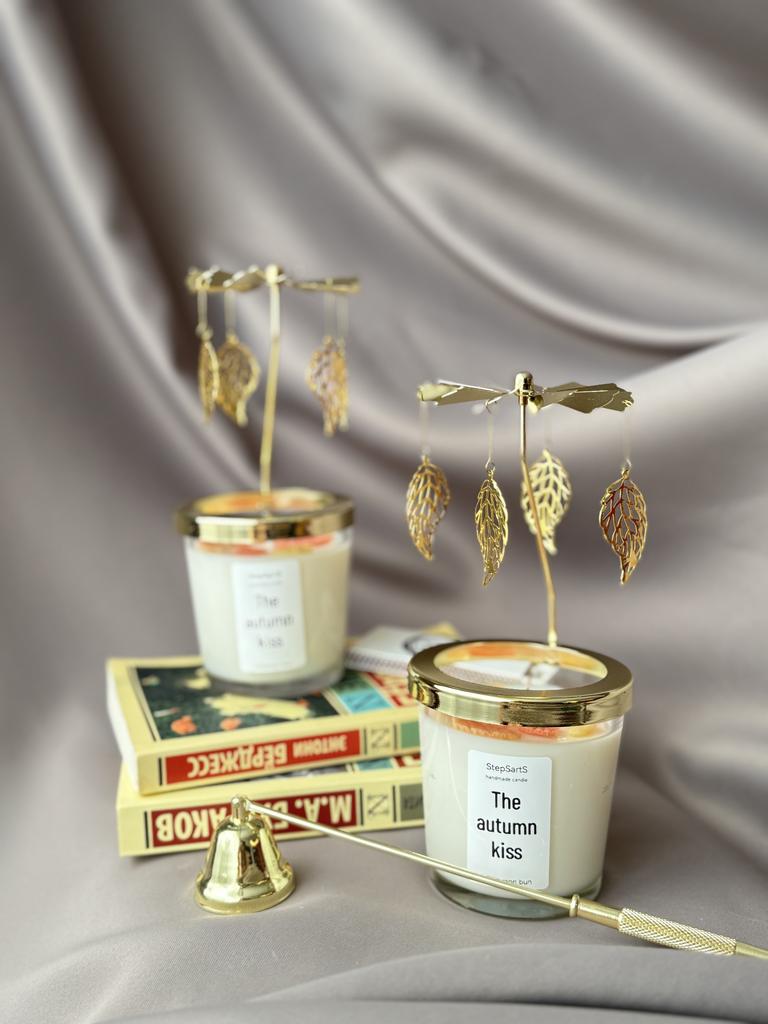 Свеча “Осенний поцелуй» с маятником