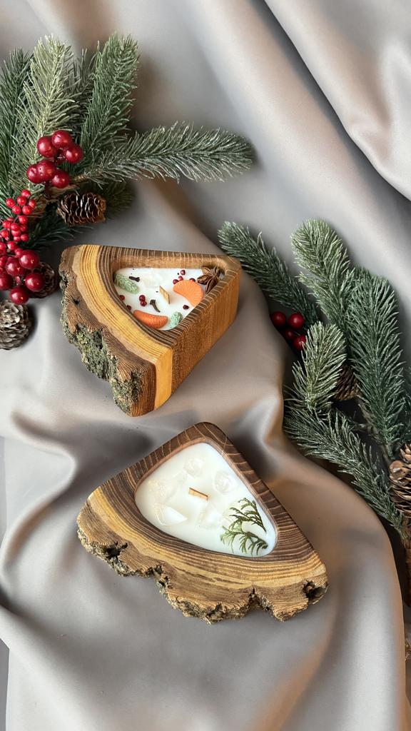 Новогодняя свеча в спиле дерева