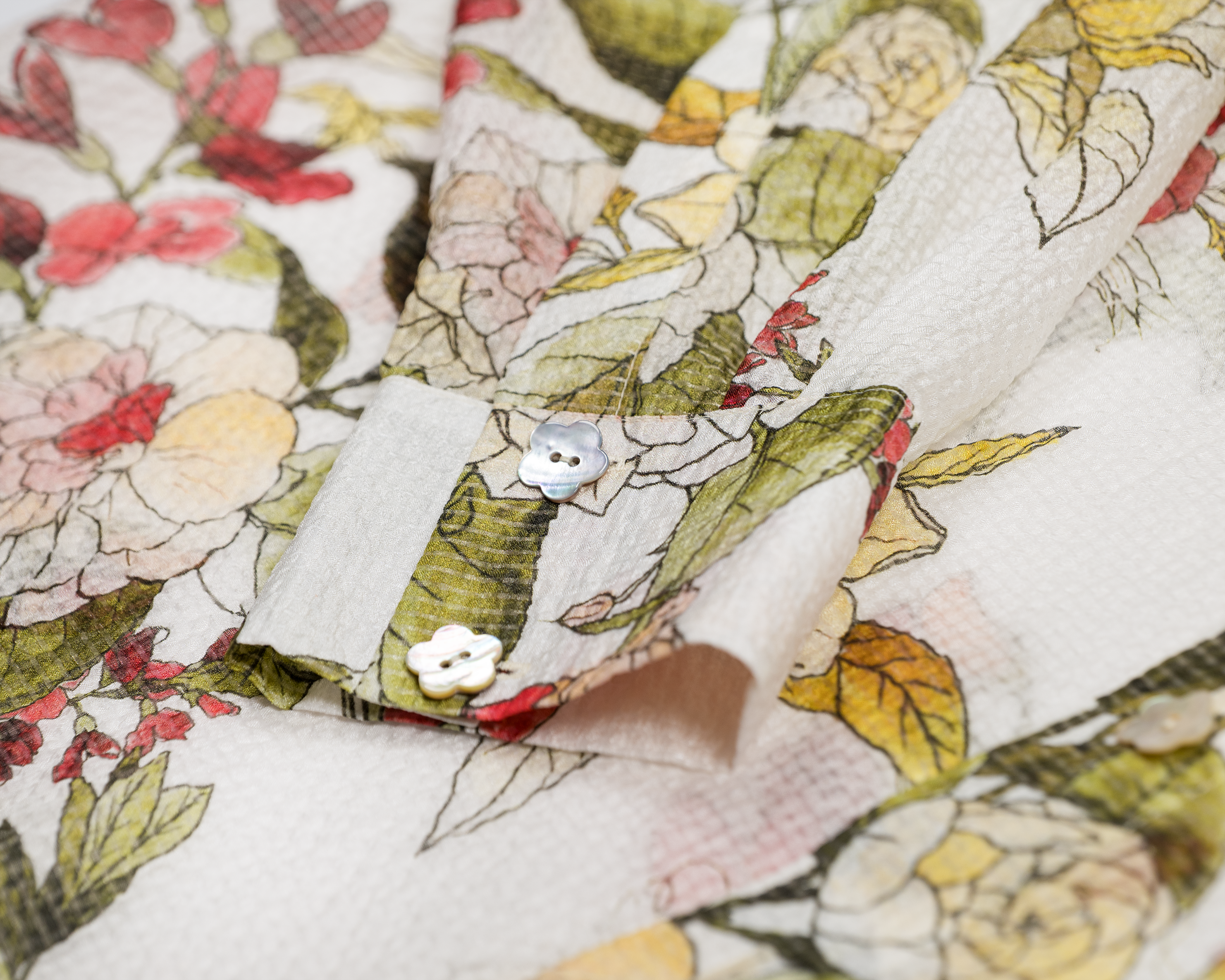 ШЁЛКОВАЯ РУБАШКА ЦВЕТЫ НА МОЛОЧНОМ