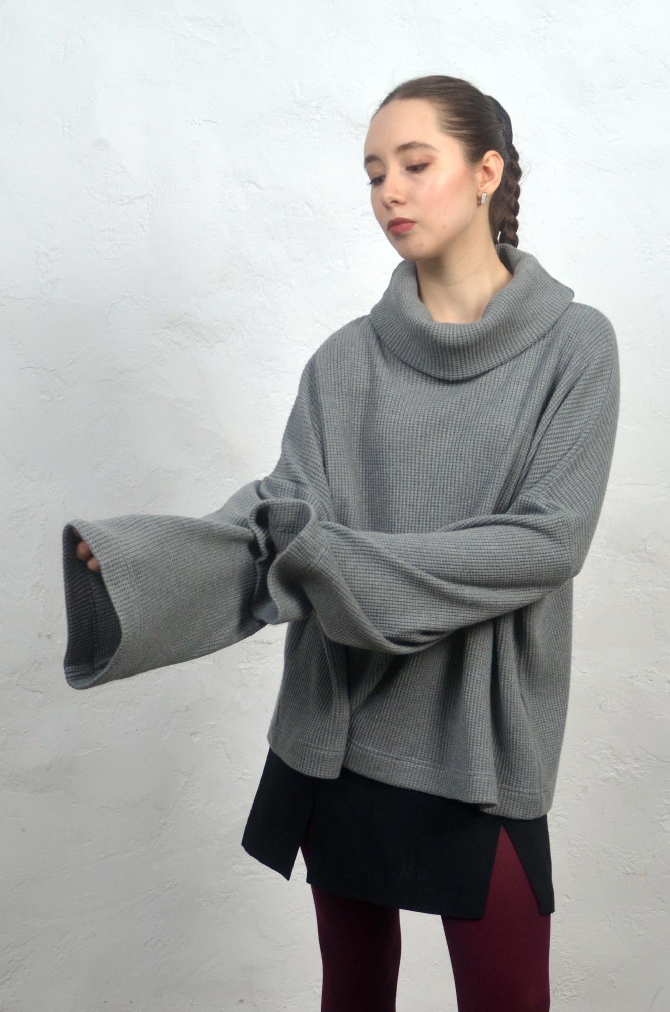 Свитер трикотажный с воротником-стойкой